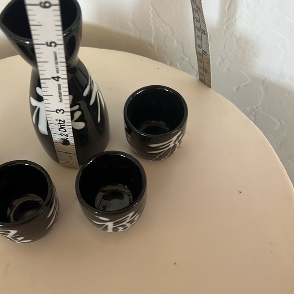 5 piece saki set in black and white. New - Picture 5 of 6